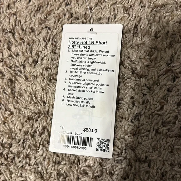 Lululemon Hotty Hot LR Short 2.5” Lined - Picture 2 of 5